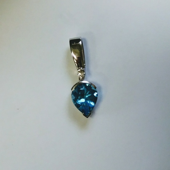 ✨ Blue Topaz Pendant - Picture 3 of 6